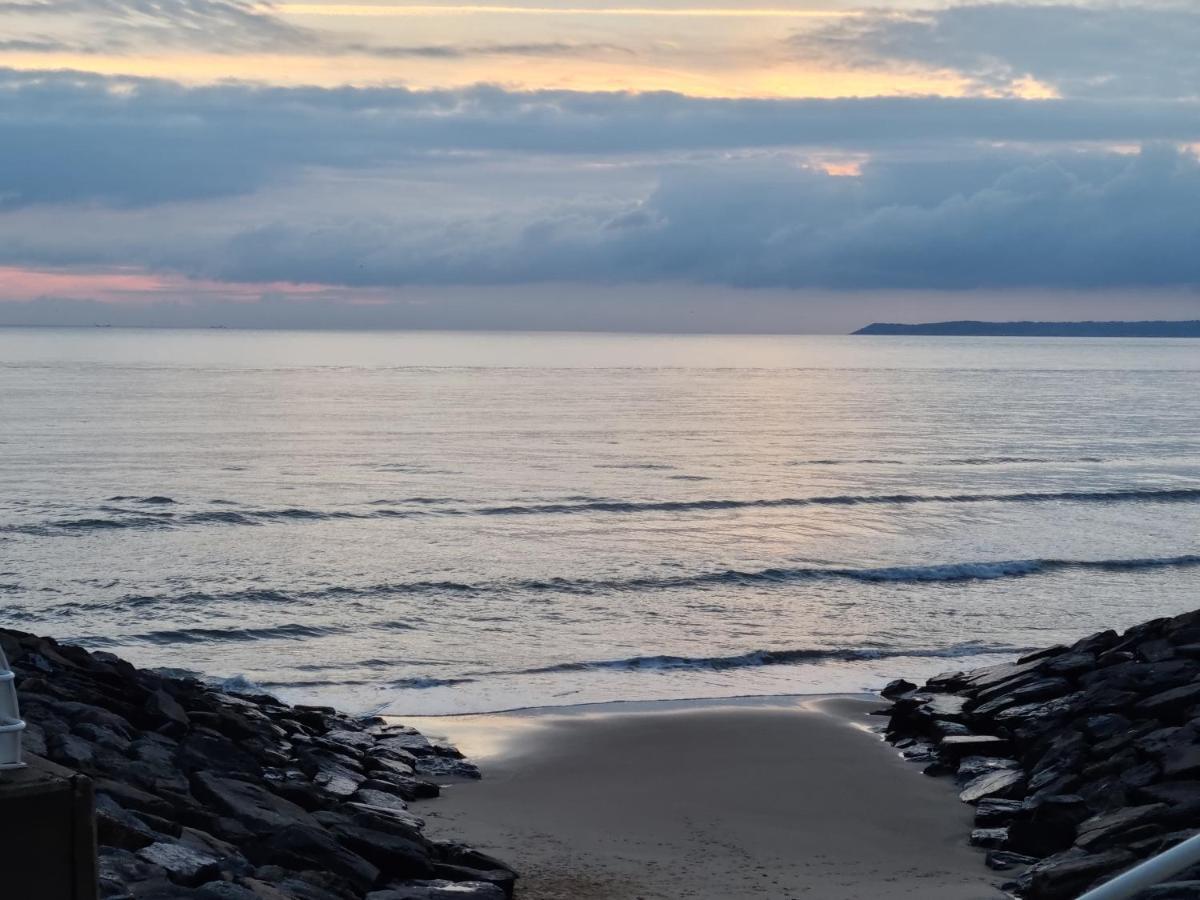 Sea Escape The Tardiis Beachfront Location Aberavon Beach Sea Views Driveway Parking Port Talbot Extérieur photo