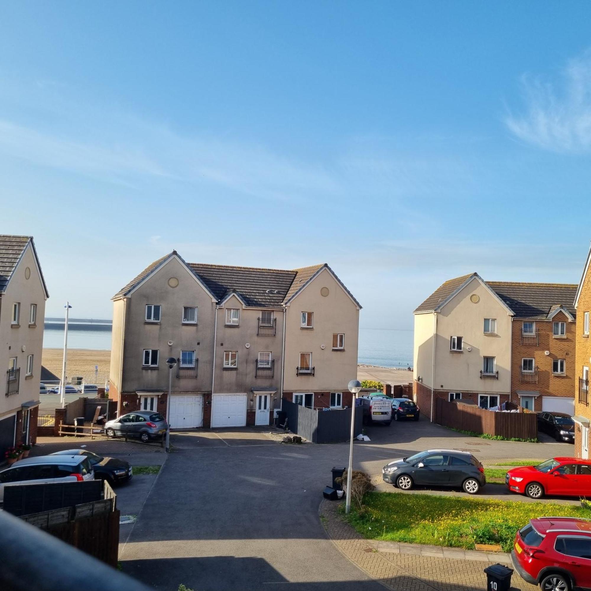 Sea Escape The Tardiis Beachfront Location Aberavon Beach Sea Views Driveway Parking Port Talbot Extérieur photo