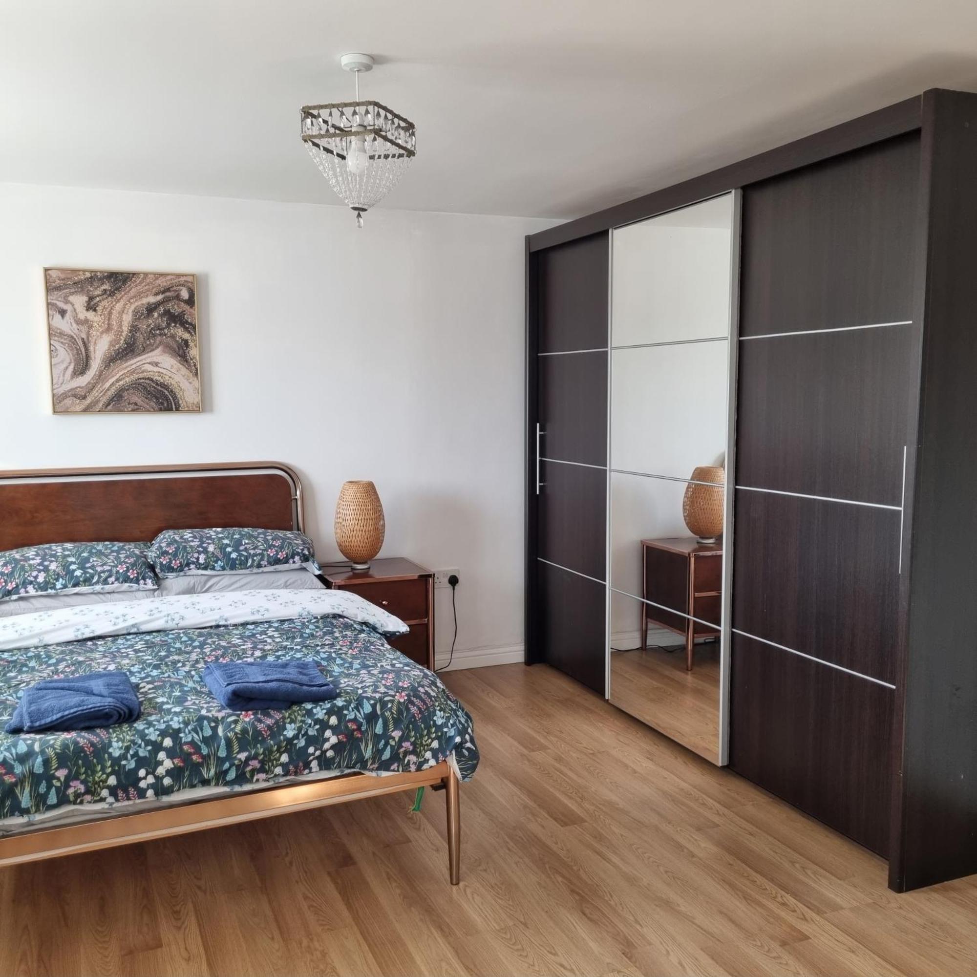 Sea Escape The Tardiis Beachfront Location Aberavon Beach Sea Views Driveway Parking Port Talbot Extérieur photo