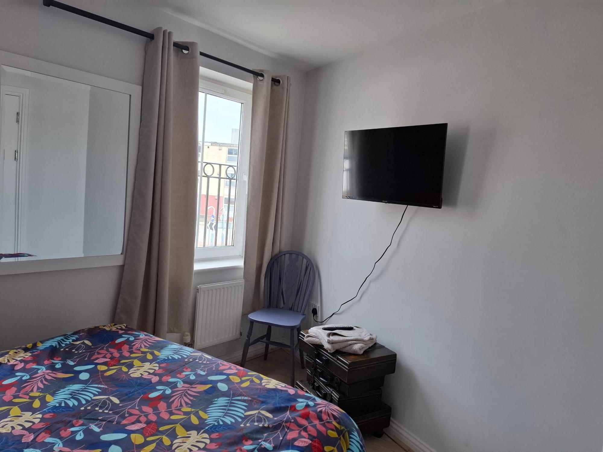 Sea Escape The Tardiis Beachfront Location Aberavon Beach Sea Views Driveway Parking Port Talbot Extérieur photo